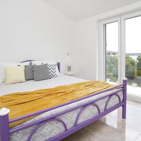 Seven-bedroom In زابوريتش