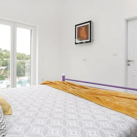 Seven-Bedroom Holiday Home In Zaboric Dom wakacyjny