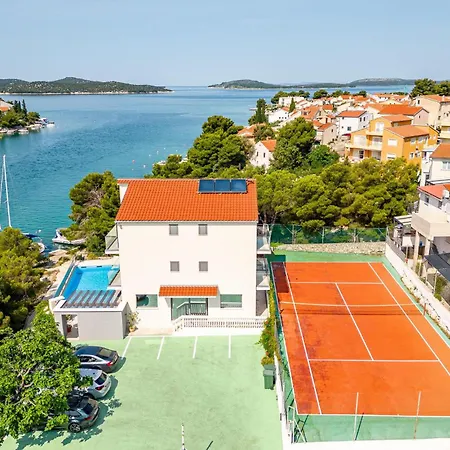Dom wakacyjny Seven-Bedroom Holiday Home In Zaboric *