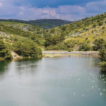 Seven-bedroom In Feriehus Žaborić