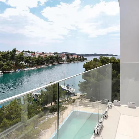 Seven-bedroom In Feriehus