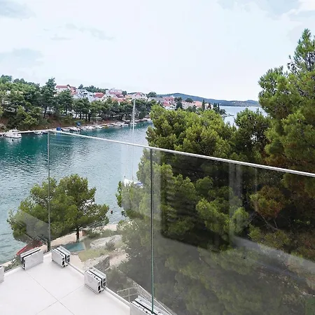 Seven-bedroom In زابوريتش