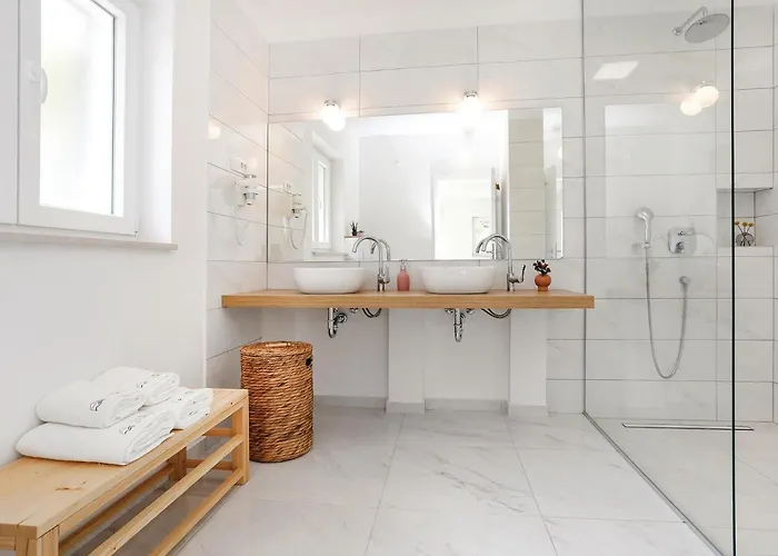 Seven-bedroom In Vikendica Zaboric