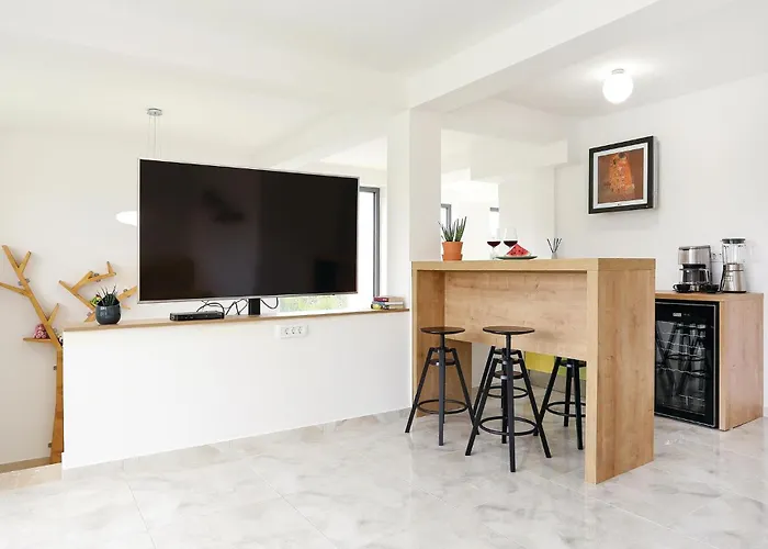 Vikendica Seven-bedroom In *