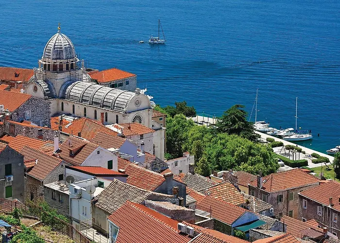 Semesterbostad Seven-bedroom In