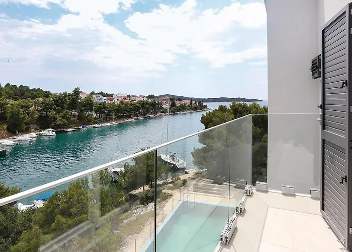 Seven-bedroom In Semesterbostad