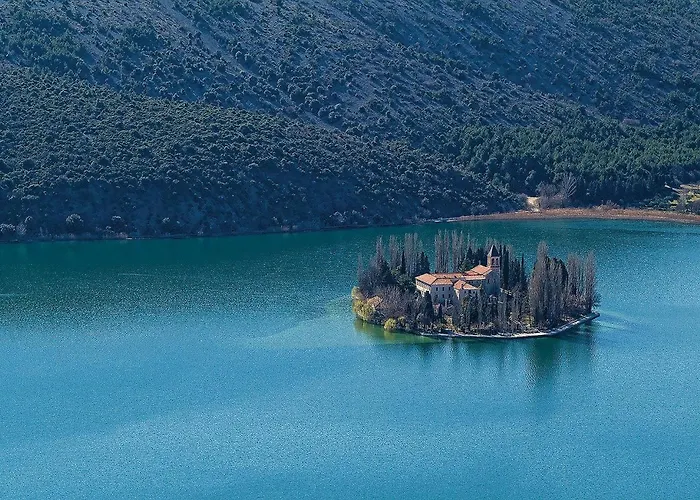 Semesterbostad Seven-bedroom In *