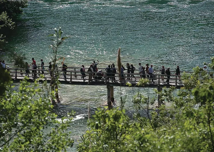 Seven-bedroom In Vikendica *